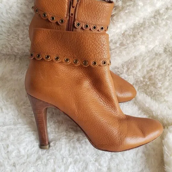 Michael Kors tan scalloped leather ankle boots sz 8.5 - Picture 2 of 7